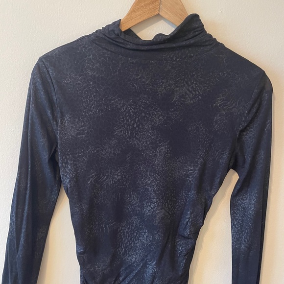 Kenneth Cole Reaction Ruched Sides Mockneck Top - Picture 2 of 9